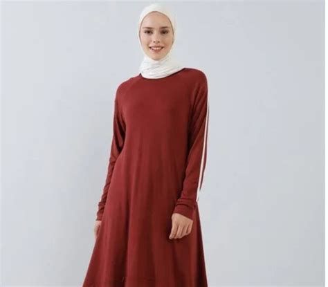 14 Warna Jilbab Yang Cocok Dengan Baju Maroon Dailysia