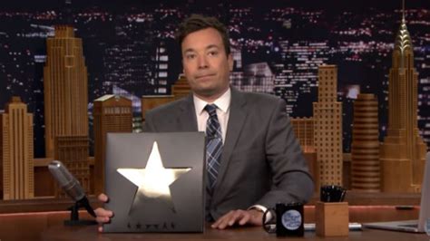 Watch Jimmy Fallon Pays Tribute To David Bowie