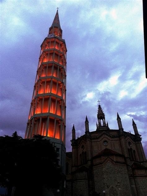 Il Campanile Pi Alto D Italia E Le Viste Dalla Sommit Sul Medio