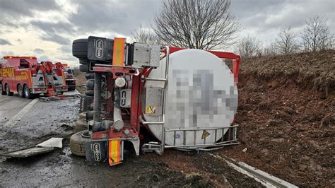 Umgekippter Lkw Sorgt Auf Der A F R Lange Staus Antenne Sachsen