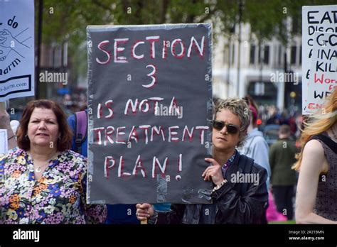 Londres Royaume Uni Th Mai Un Manifestant Tient Un Criteau