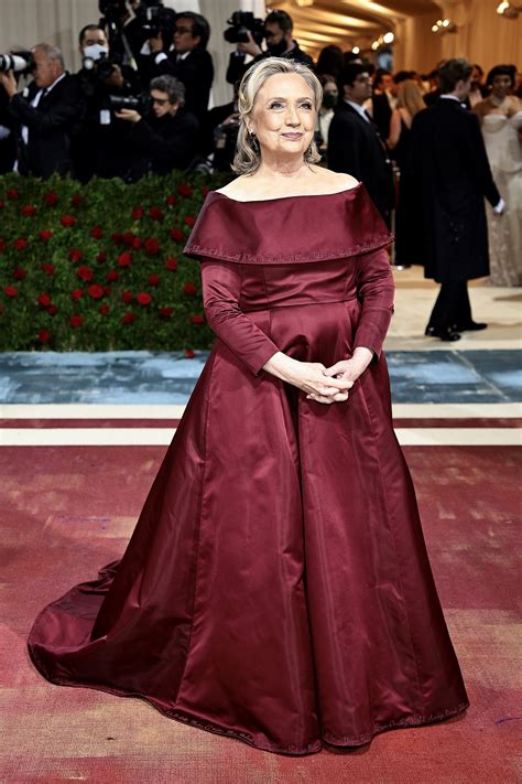 Met Gala Hillary Clinton Rend Hommage Aux Femmes Américaines Sur Le