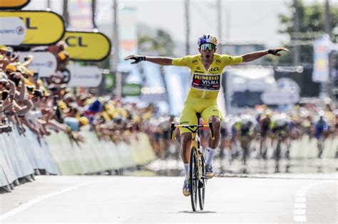 WOUT VAN AERTS EXTRAORDINARY 2022 TOUR DE FRANCE Road Bike Action