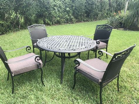 Garden Patio Furniture Thomasville Brand Heavy Aluminum 48” Round Table