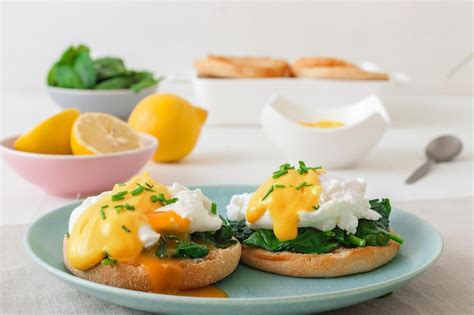 Premium Photo High Angle Close Up Of Eggs Florentine English Muffins Spinach Poached Eggs