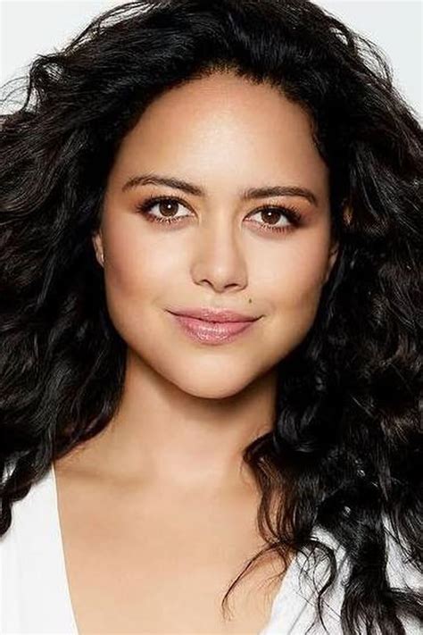 Alyssa Diaz - About - Entertainment.ie