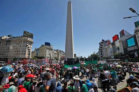 Carmen Parejo Rendón Javier Milei y la gran farsa argentina Mudo