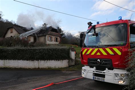 Échenoz la Méline Feu Une maison détruite par un incendie le