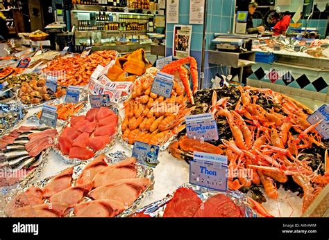 Poissonnerie Quoniam Fishmonger Rue Mouffetard France French Paris Stock Photo - Alamy