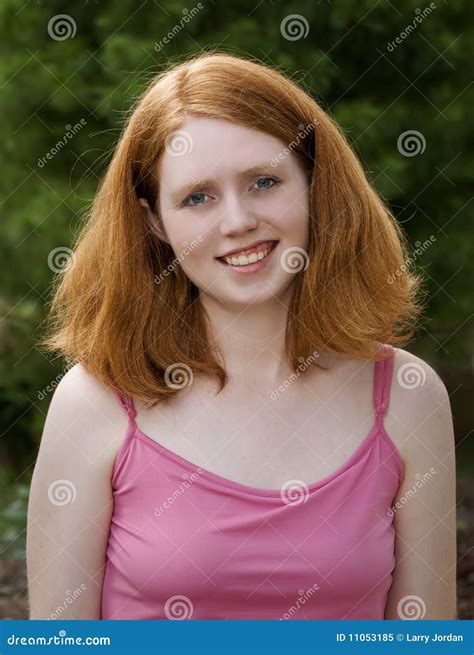 Redhead Hermoso Joven Imagen De Archivo Imagen De Pelo 11053185