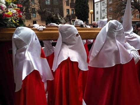 El Vía Crucis de la Flagelación del Señor recorre el Calaverón