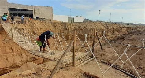 Huaicos en Perú construyen dos puentes colgantes en zona de Pampa