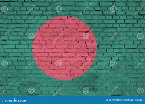 La Bandera De Bangladesh Se Pinta Sobre Una Pared De Ladrillo Vieja