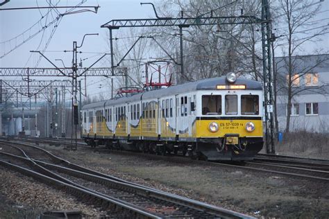 PR EN57 1039 Wrocław Muchobór train station 21 02 2014 Flickr