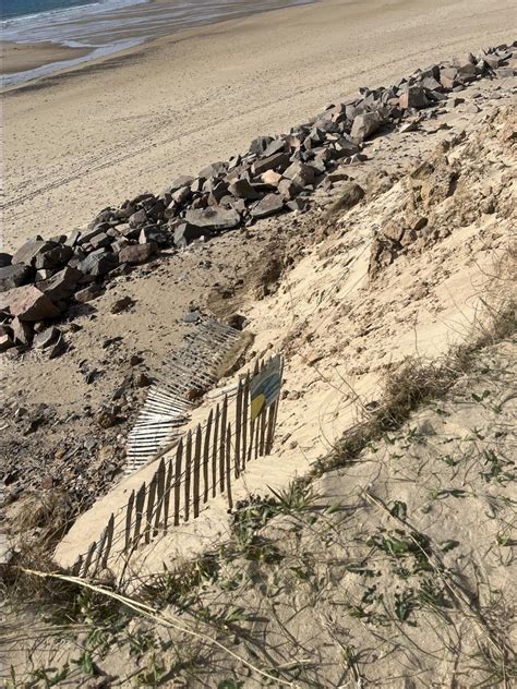 Le recul du trait de côte menace une clinique un maire de la Manche