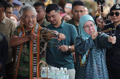 Royal Couple Delighted With Diversity At Kadazandusun Cultural Village