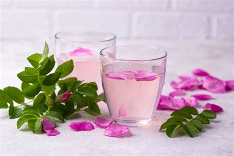 Beneficios del agua de rosas y cómo prepararla Mujer saludable 10