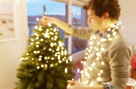 Regole D Oro Per Mettere Le Luci Sull Albero Di Natale