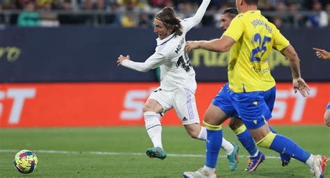 Real Madrid venció a Cádiz y sigue soñando con LaLiga que lidera el