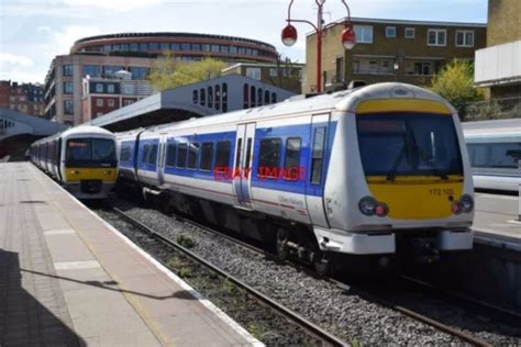 Photo Class 172 Turbostar 2 Car Dmu No 172 102 Of Chiltern Railways At Marylebo £2 00 Picclick Uk