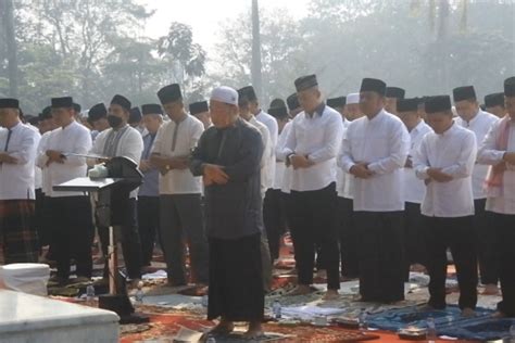 30 Hari Tanpa Hujan Gubernur Herman Deru Adakan Shalat Istisqa