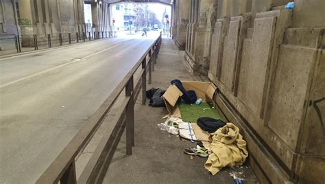 Clochard Trovato Morto In Un Sottopasso Della Stazione Centrale A