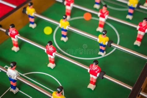 Jogo De Tabela Do Futebol Imagem De Stock Imagem De Figuras