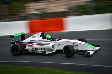 F4 Francesa Líder Caio Collet corre pela primeira vez em Spa