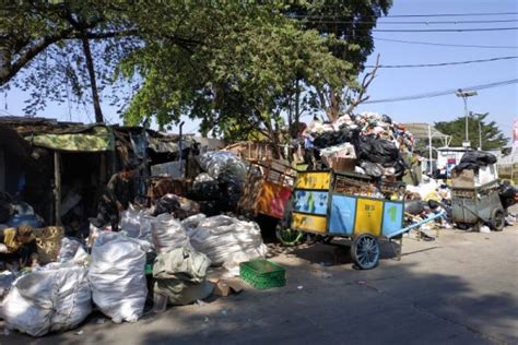 Tps Kota Bandung Mulai Penuh Sampah Warga Tak Terangkut