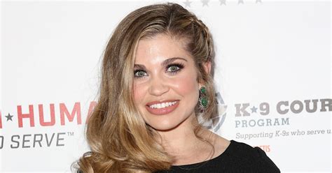 'Boy Meets World' star Danielle Fishel shares first baby bump photo