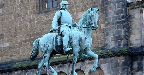 Bismarck Monument In Mitte Bremen Deutschland Tripomatic