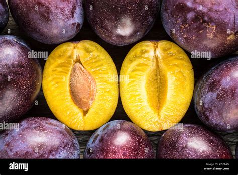 Fresh blue plums Stock Photo - Alamy