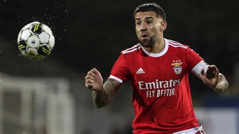 Mulher De Otamendi Aborda Futuro Ele Gosta De Estar No Benfica