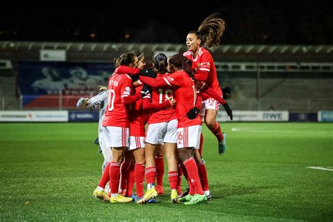 Champions feminina Benfica vence e está na luta pelo apuramento SIC