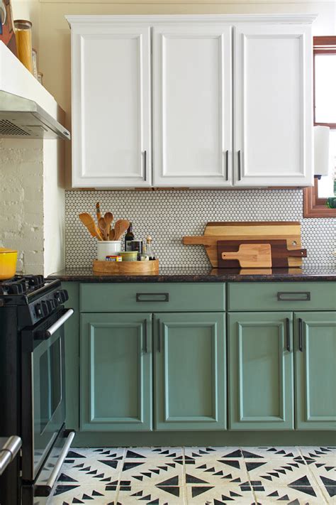 How $500 and some Chalk Paint totally transformed this kitchen