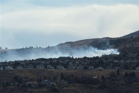 Wildfire Destroys Multiple Reno Homes Hundreds Threatened Blaze Homes