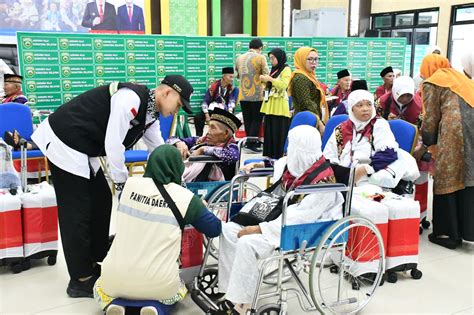 WOW Masjidil Haram Sediakan Jasa Pendorong Kursi Roda Bagi Jemaah