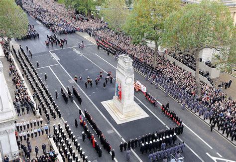 Remembrance Day 2024 Cenotaph - Lorry Layney