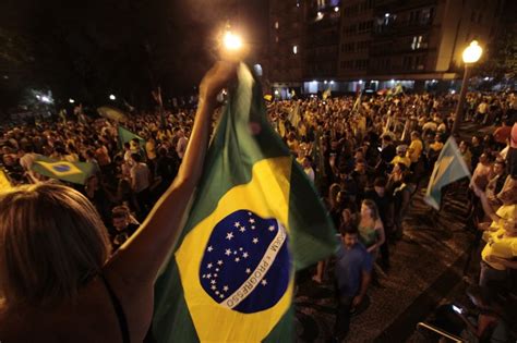 Milhares De Manifestantes Voltam S Ruas Pelo Pa S Ap S Libera O De