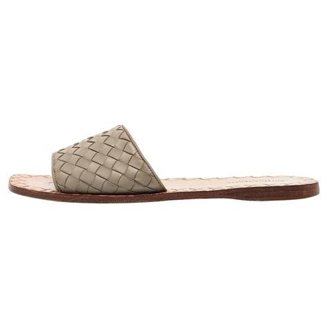 Bottega Veneta Grey Intrecciato Leather Flat Slides Size 37 For Sale At