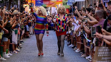 Carrera De Tacones En Las Fiestas Del Orgullo En Madrid FOTOS