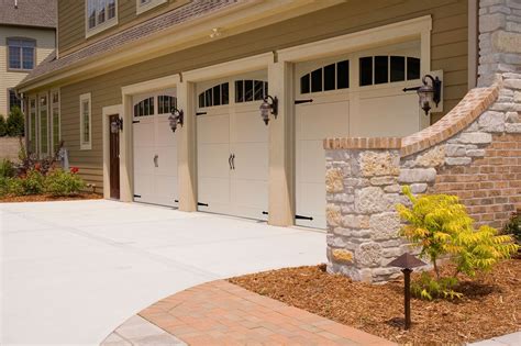 Chi Overhead Doors Overlay Carriage House