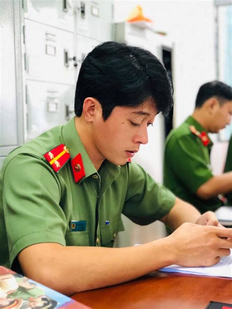 Hot boy căn cước khiến bao người mê đắm vì ngoại hình hao hao tài tử Hyun Bin