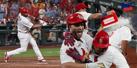 Albert Pujols Logra Batazo Hist Rico Con Cardenales De San Luis Video