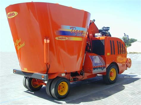 Tiger Vertical Self Propelled One Auger Mixing Wagon With Tiller Seko