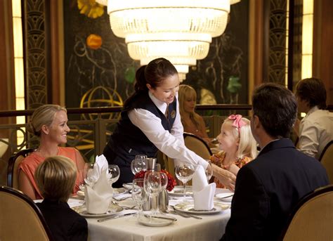 Cruise 101: Tips For Dining Onboard | Royal Caribbean Blog