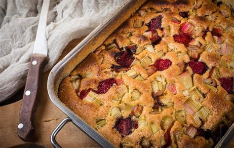 Ricetta Torta Con Rabarbaro E Fragole Il Club Delle Ricette