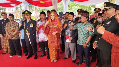 Rayakan Hut Ke Ri Bupati Klaten Sri Mulyani Beri Hadiah Kepada Eks