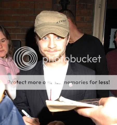 Amy Winehouse Galleries: elijah wood daniel radcliffe look alike