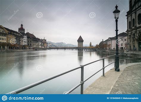 Vista De La Ciudad Suiza Famosa Del Horizonte Del Paisaje Urbano De